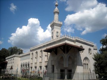 Islamic Center of the U.S. in Washington by agnosicpreachers kid under CC BY-SA 3.o license