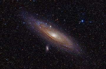 Andromeda_Galaxy_(with_h-alpha)