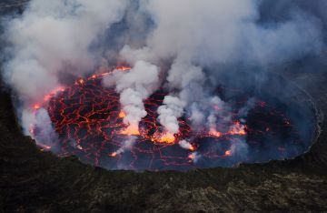 1920px-Lava_Lake_Nyiragongo_2